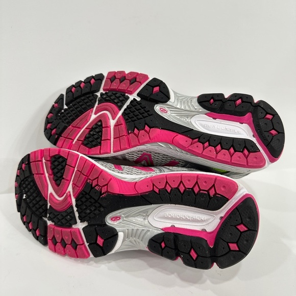 NEW BALANCE 780V3 WOMEN'S SILVER AND PINK RUNNING SHOES - Picture 8 of 8